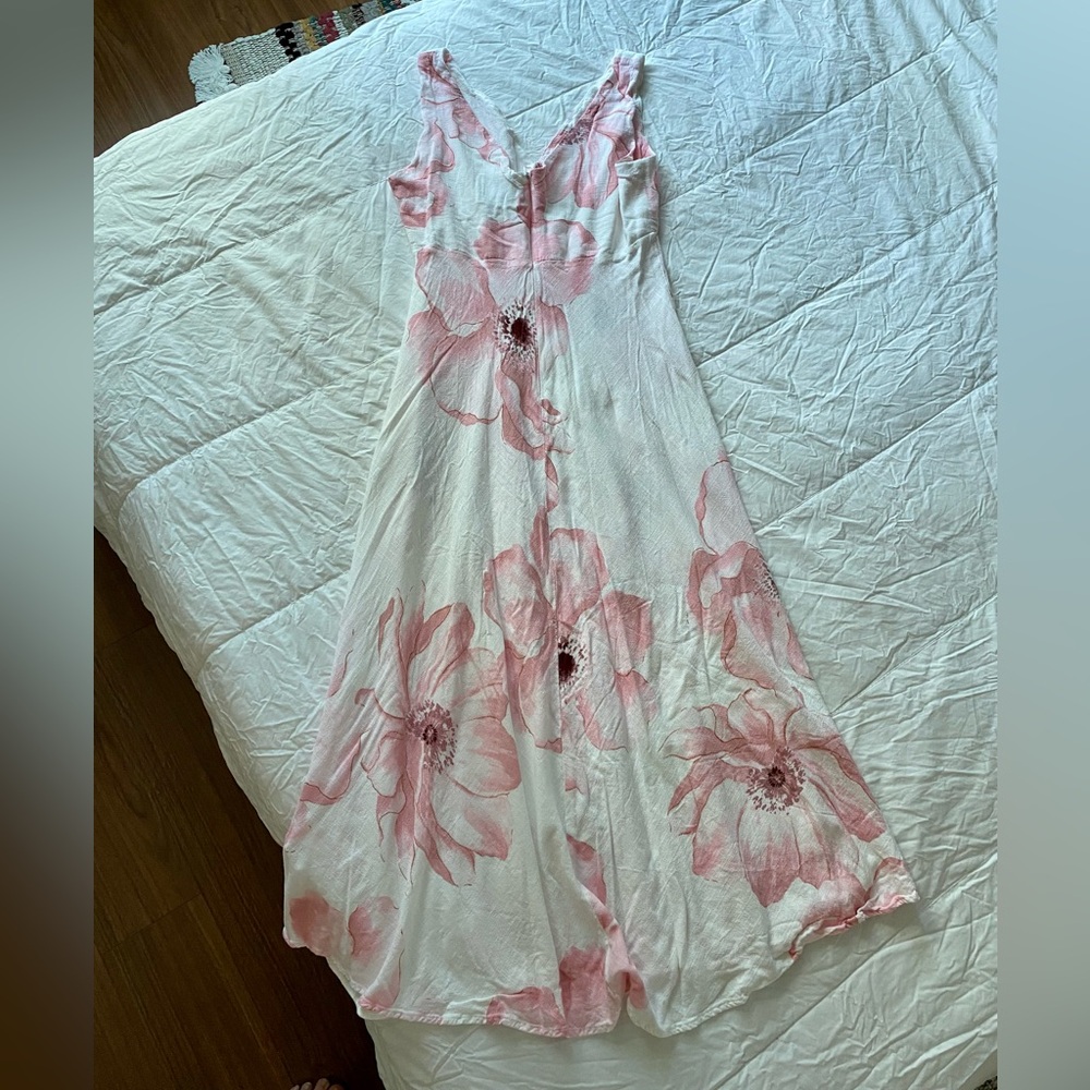 White Floral V neck linen blend summer dress - Picture 14 of 14